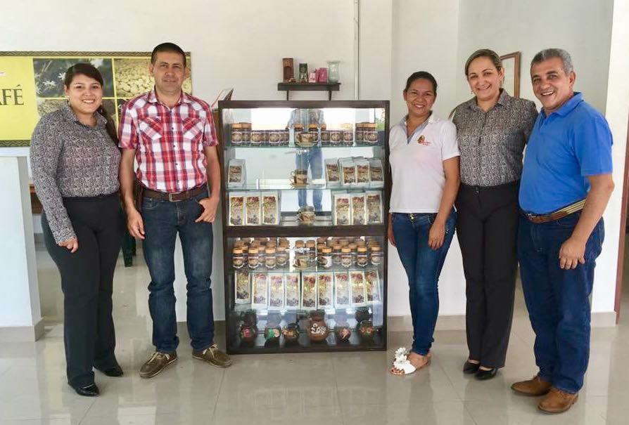 El pasado 20 de diciembre, bajo el acompañamiento de la iniciativa de finanzas rurales de USAID,  se formalizó la relación comercial y financiera entre COAGROBRISAS y DAVIVIENDA.