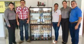 El pasado 20 de diciembre, bajo el acompañamiento de la iniciativa de finanzas rurales de USAID, se formalizó la relación comercial y financiera entre COAGROBRISAS y DAVIVIENDA.